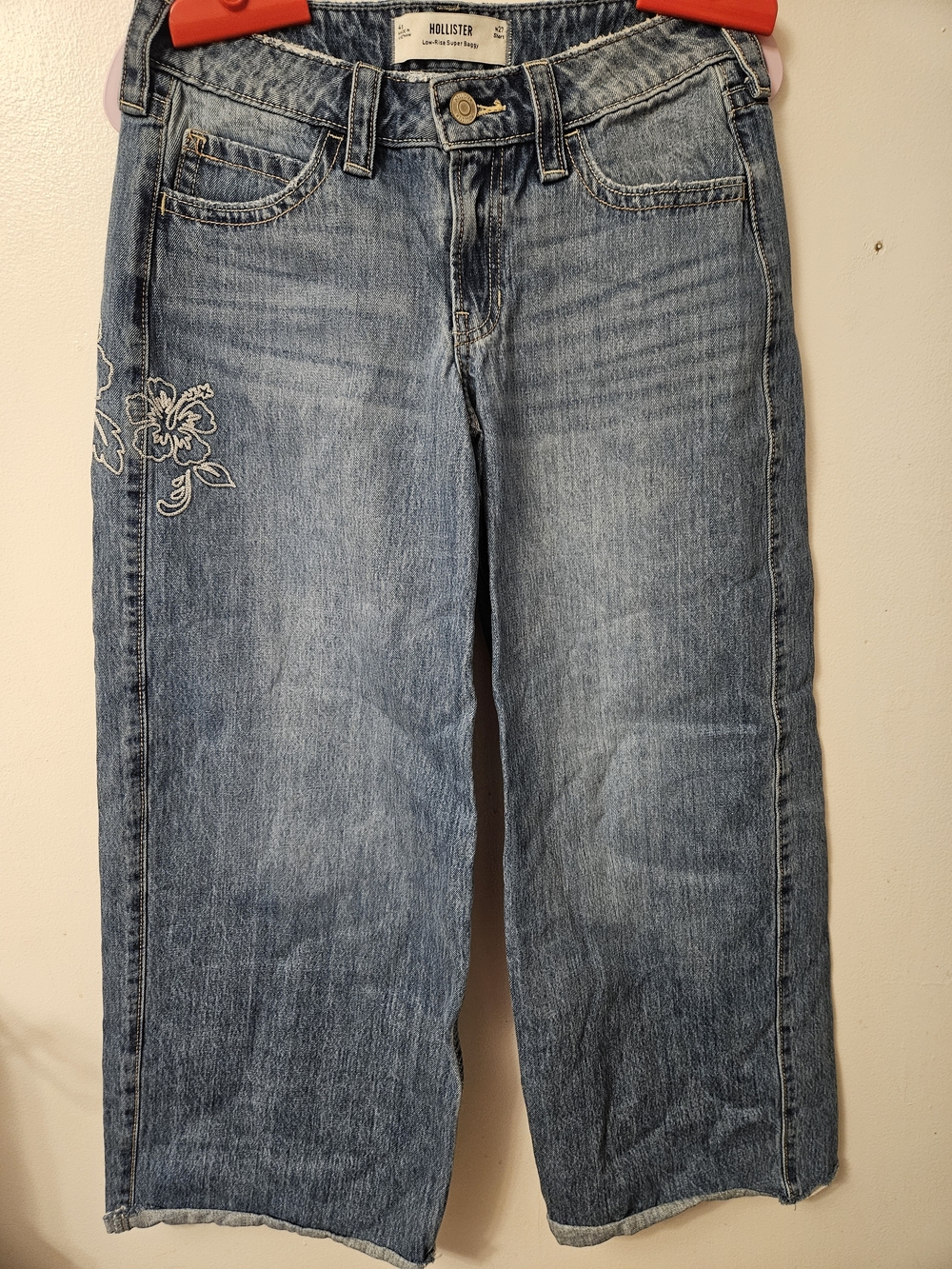 Hollister NWOT Women's Low-Rise Super Baggy Floral Embroidered Jeans